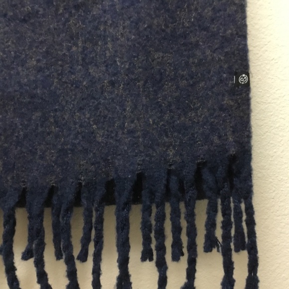 Treasure & Bond Nordstrom navy solid brushed wrap fringe scarf - Picture 4 of 5